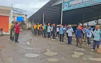 Sinergi Forkopimcam Balongpanggang Bersihkan Pasar Sayur, Wujudkan Gerakan Indonesia Asri