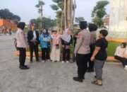 Polwan Polresta Sidoarjo Humanis Amankan Car Free Day Alun-alun Sidoarjo