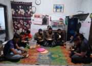 Serda Salahudin Perkuat Kemanunggalan TNI – Rakyat Lewat Gema Sahur Bersama Warga Desa Krisik