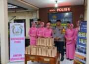 Polsek Balongbendo dan Bhayangkari Bagikan 400 Paket Takjil ke Pengguna Jalan