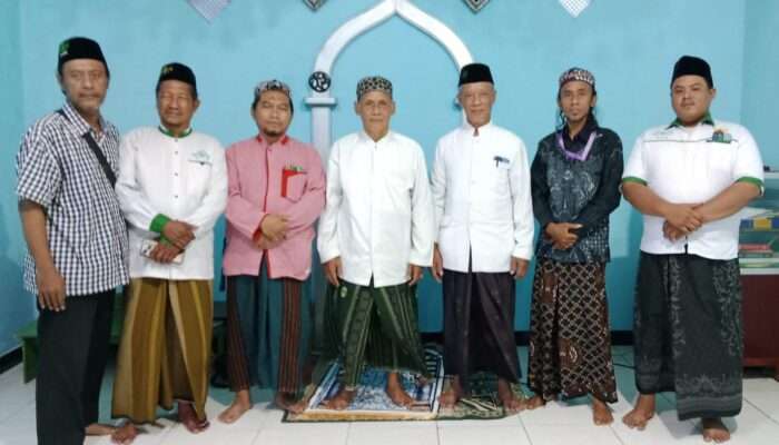 Kompak di Bulan Ramadan, Pengurus Nahdlatul Ulama Ranting Petemon Gelar Bukber Bersama Santri TPQ Al-Ikhlas