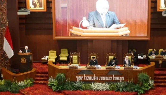 Gubernur Jatim Sampaikan Nota Raperda Penyertaan Modal untuk Perseroda Jamkrida