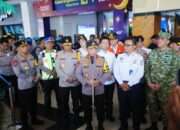 Tinjau Stasiun Surabaya Gubeng, Kapolri Instruksikan Beri Pelayanan Maksimal ke Pemudik