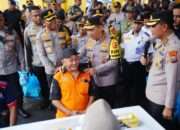 Tinjau Terminal Purabaya, Kapolri ke Sopir Bus: Hati-Hati dan Jaga Keselamatan Pemudik