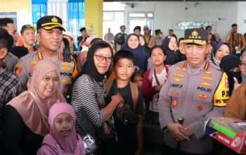 Kapolri Pantau Mudik di Terminal Purabaya, Optimalkan Pelayanan Terbaik untuk Masyarakat