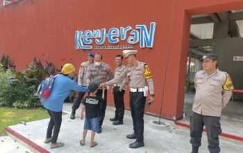 Polres Pelabuhan Tanjung Perak Intensifkan Pengamanan di Wisata Pantai Kenjeran Selama Lebaran