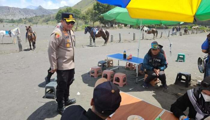Sapa Pengunjung di Gunung Bromo Kapolres Probolinggo Pastikan Keamanan Wisatawan