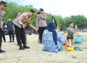 Kapolres Gresik Tinjau Pantai Dalegan Pastikan Keamanan Wisatawan