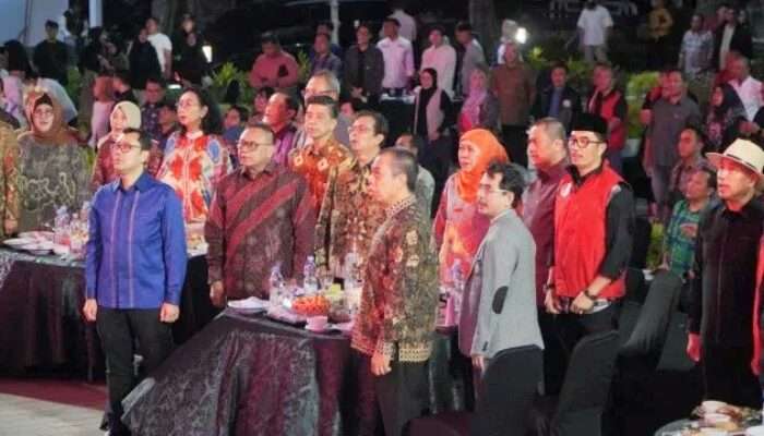 Gubernur Khofifah Hadiri Reuni Akbar IKA Fakultas Hukum UNAIR