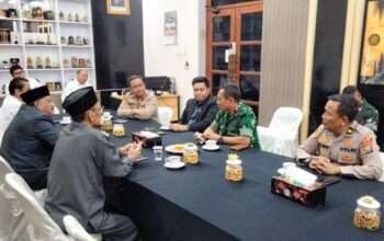 Kasdim 0817/Gresik Hadiri Halalbihalal dan Rapat Paripurna DPRD