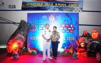 Pangkoarmada II Hadiri Deck Reception KRI Bima Suci di Jakarta