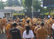 Apresiasi Kinerja Pegawai, Diskominfo Jatim Serahkan Best EOM Januari-Februari