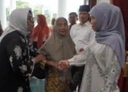 Ribuan Masyarakat Hadiri Open House Gubernur Khofifah di Grahadi