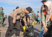 Polres Lumajang Bersama Pemda Gelar Aksi Bersihkan Pantai Bambang
