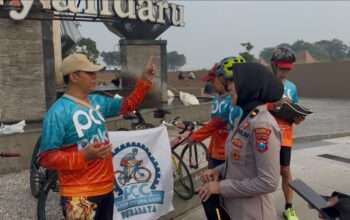 Aksi Humanis Polwan Polresta Sidoarjo Amankan Car Free Day