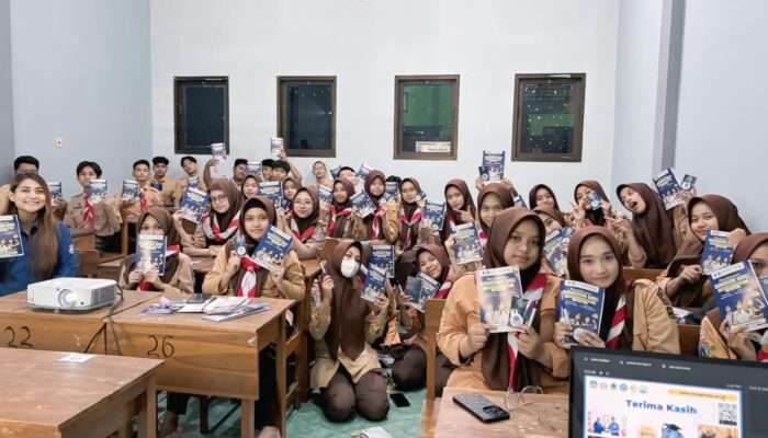 UHT Jemput Bola ke Sekolah, Siswa SMK NU Plus Sidoarjo Antusias Kenal Dunia Kampus